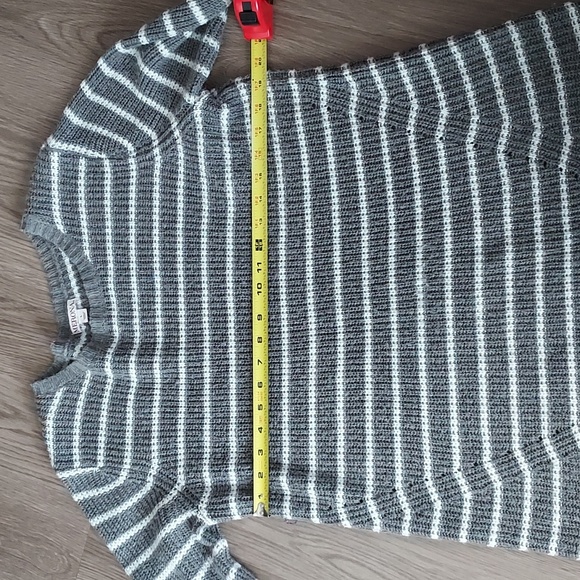 Merona long sleeve sweater grey w/white strips large - Picture 7 of 8